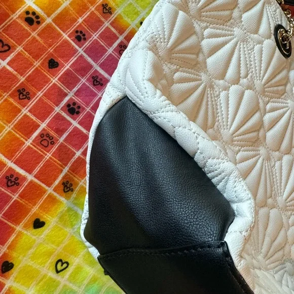 Betsey Johnson Quilted Sea Shell Bag - Picture 8 of 12